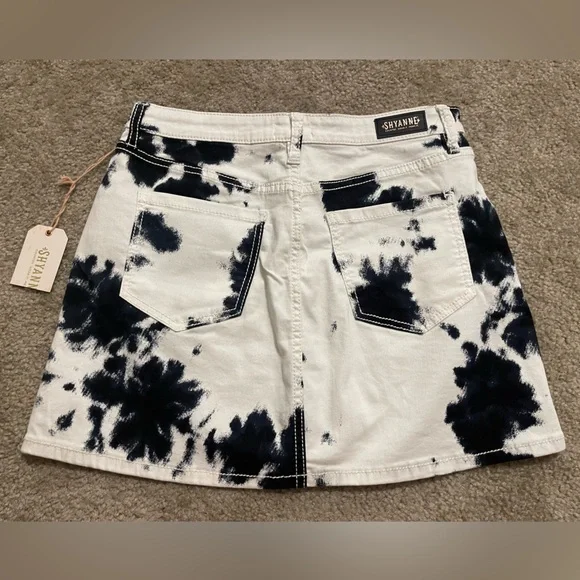 NWT Women’s Shyanne Black and White Tie Dye Print Jean Denim Mini Skirt Size M - Picture 7 of 10